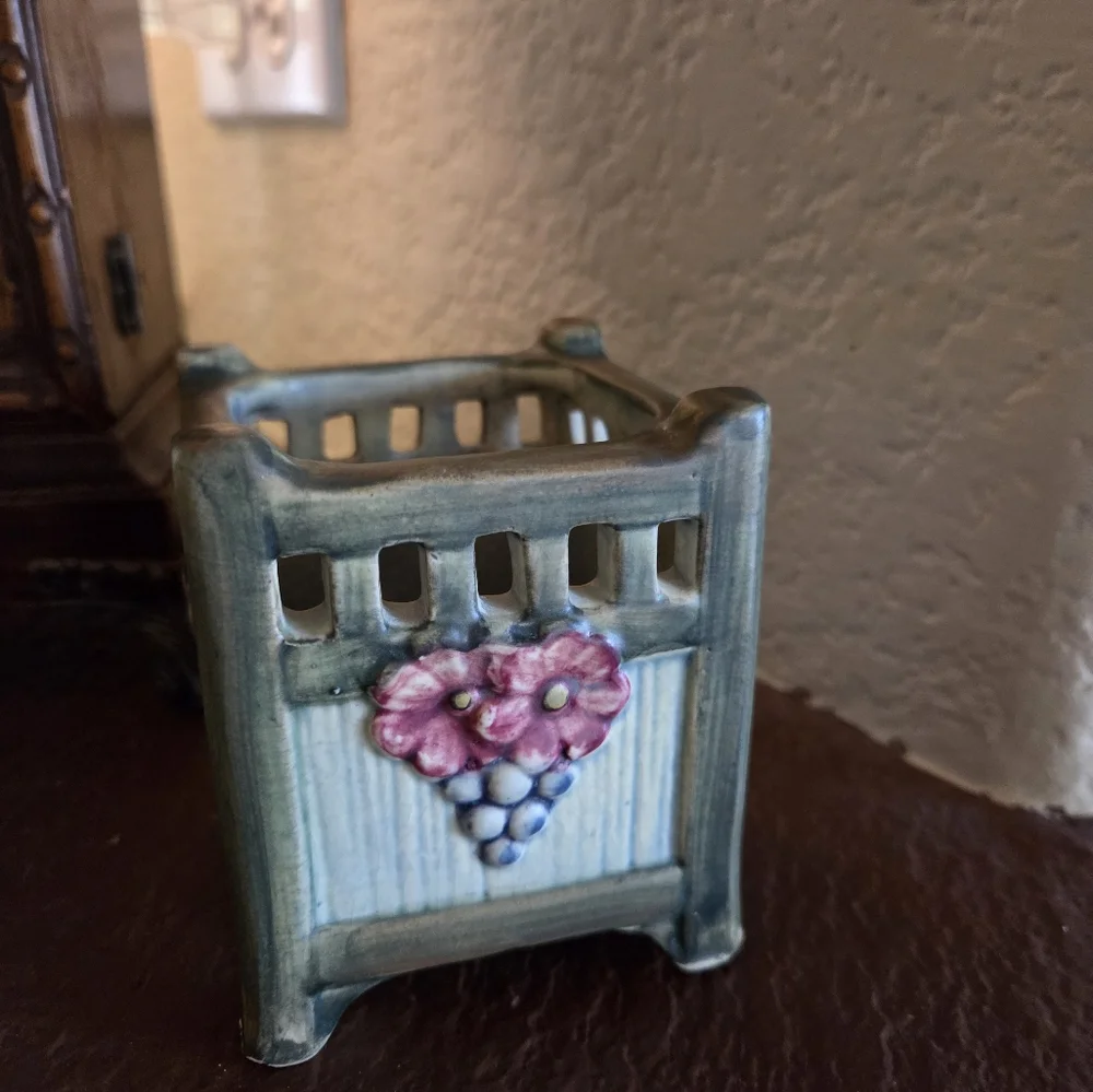 Vintage 1920 Weller Klyro Pottery Fence With Flowers Planter
